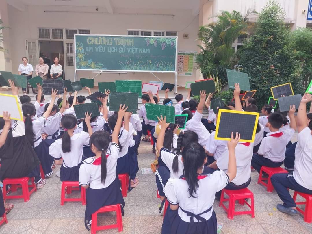 Chương trình "Em yêu lịch sử Việt Nam"
