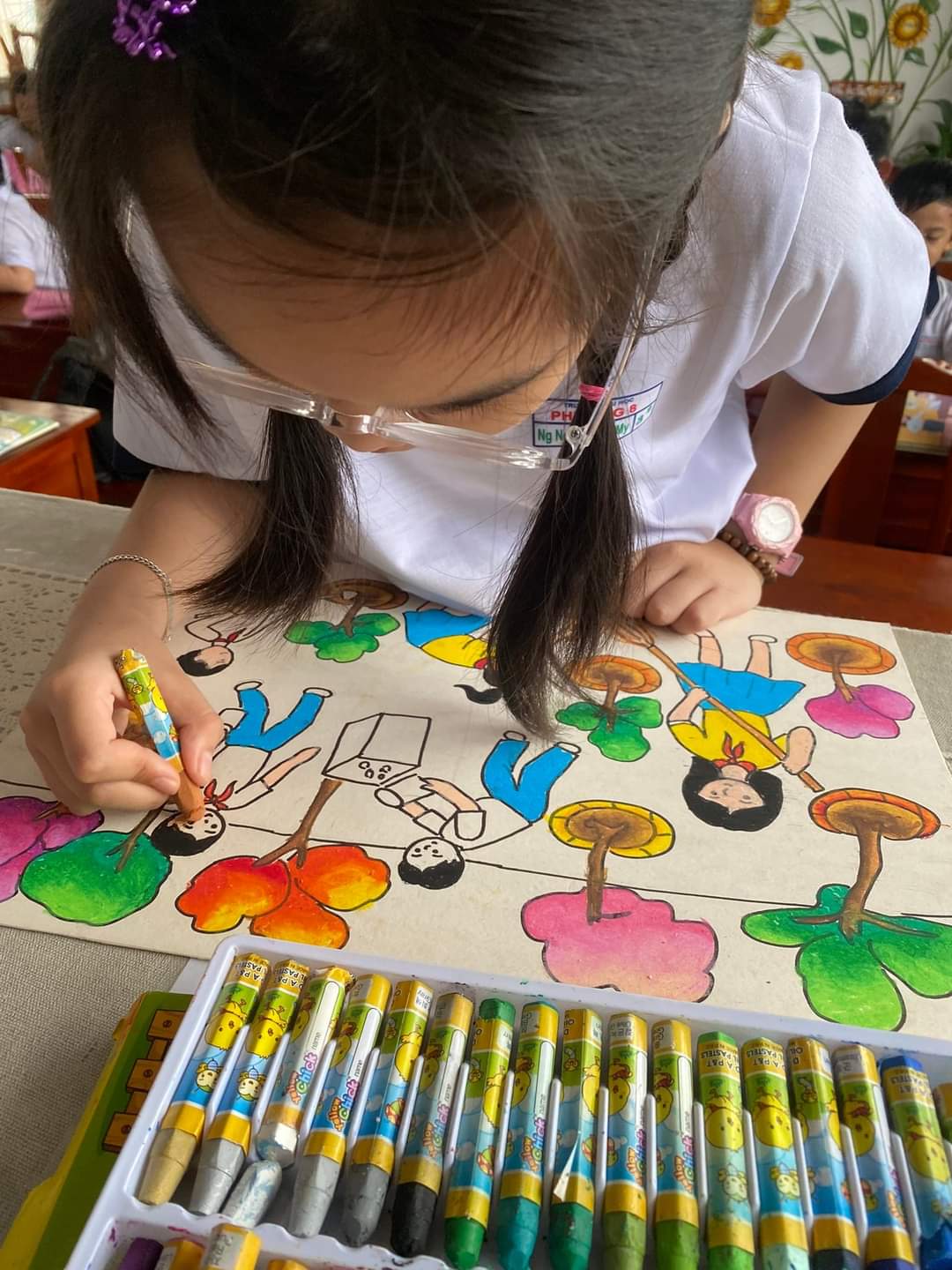 Vẽ tranh chủ đề "THIẾU NHI VIỆT NAM - MỪNG ĐẠI HỘI ĐOÀN"