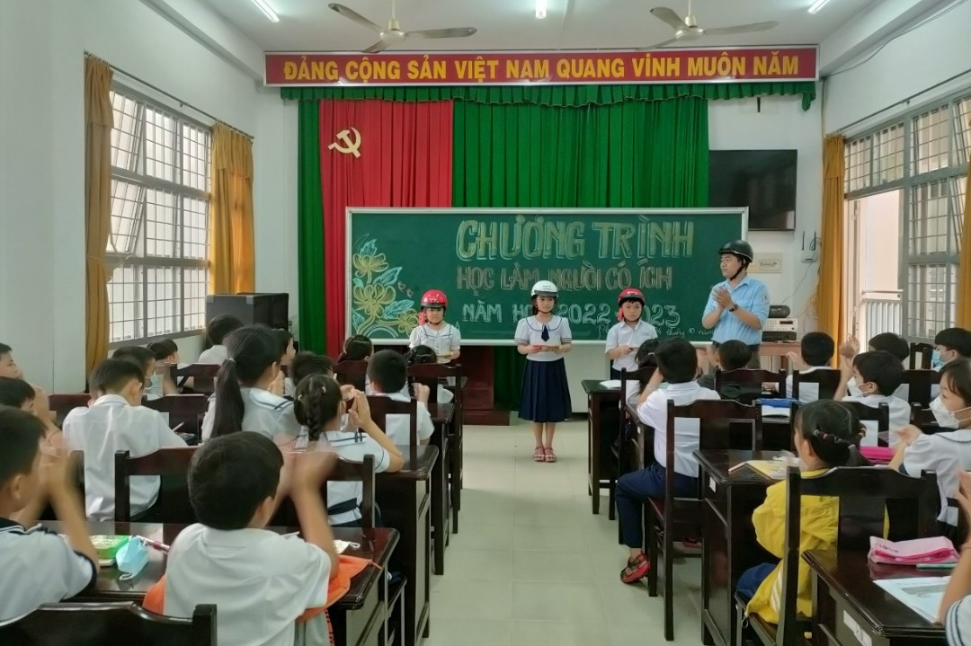 Chương trình "Học làm người có ích"